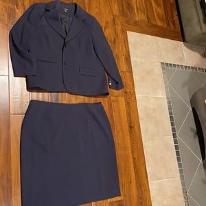 Perfect chic suit set size 18